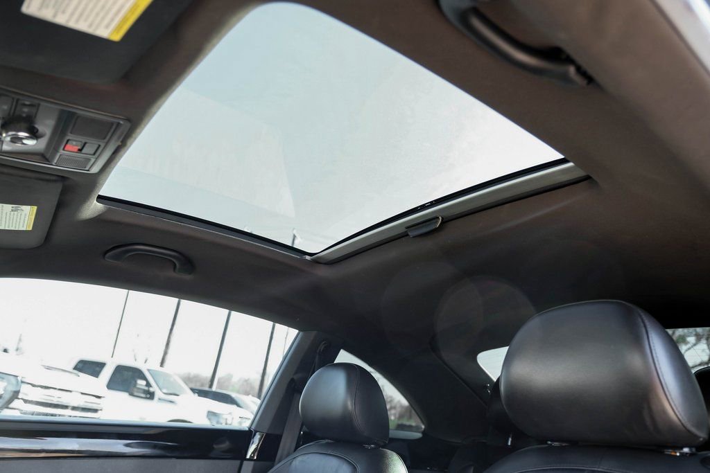 Used 2014 Volkswagen Beetle R-Line image 17