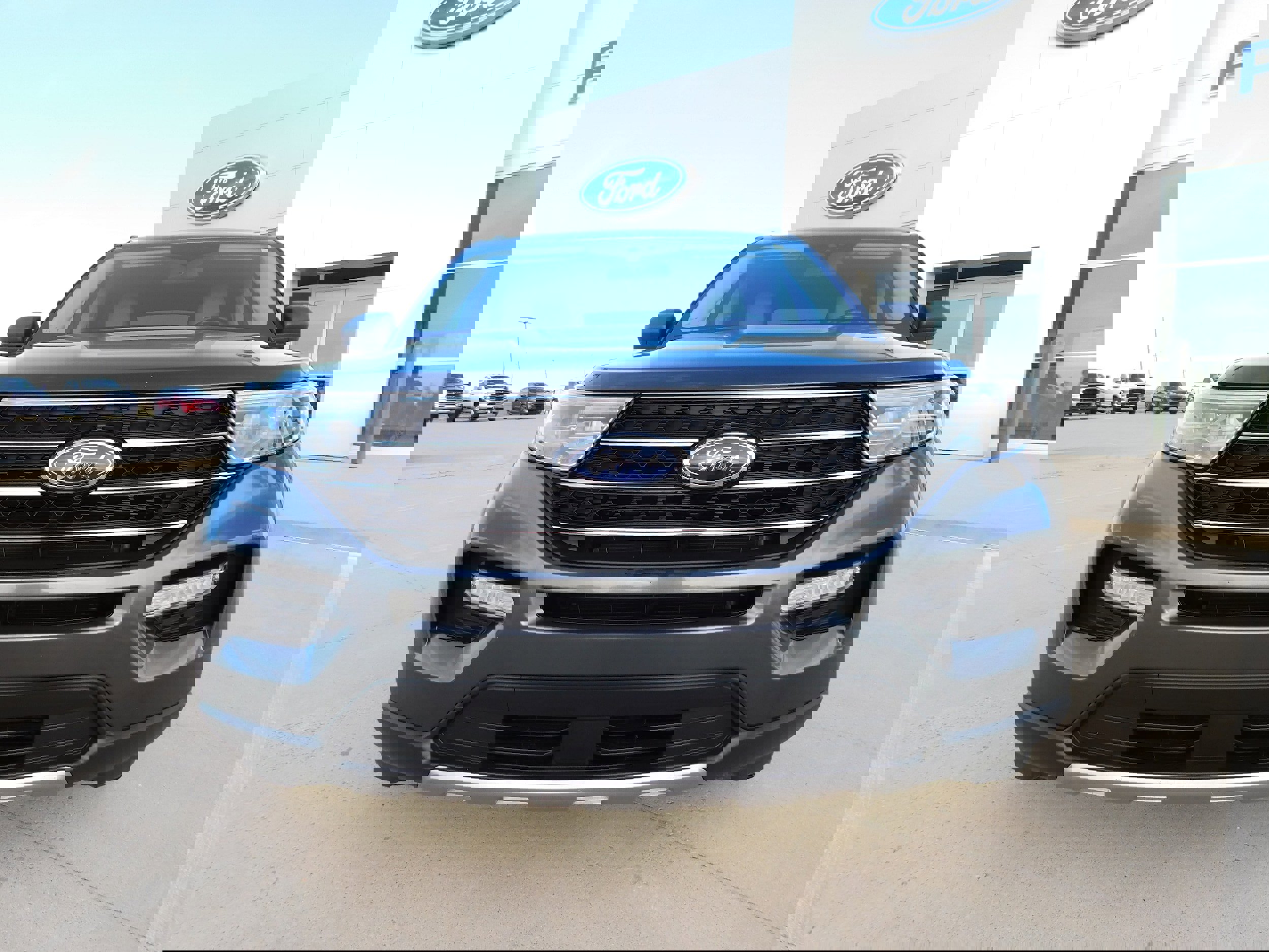 Used 2020 Ford Explorer XLT w/ Equipment Group 202A image 2