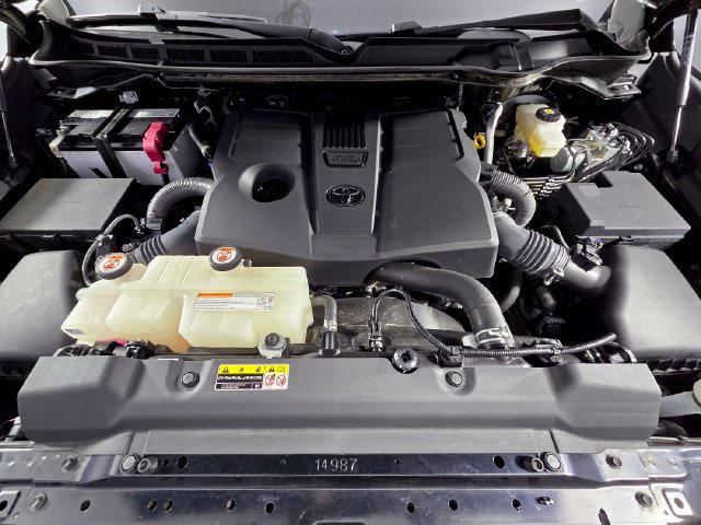 Used 2022 Toyota Tundra SR5 w/ SR5 Convenience Package AWD/4WD image 13