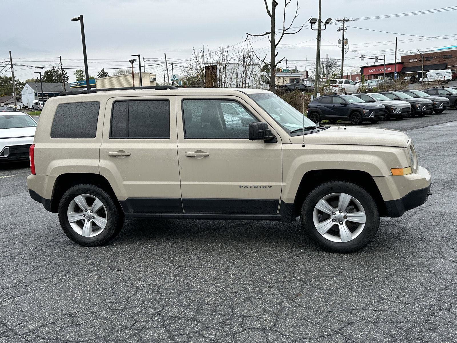 Used 2017 Jeep Patriot Sport w/ Power Value Group AWD/4WD image 9