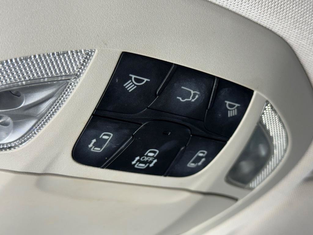 Used 2018 Chrysler Pacifica Touring-L FWD image 32