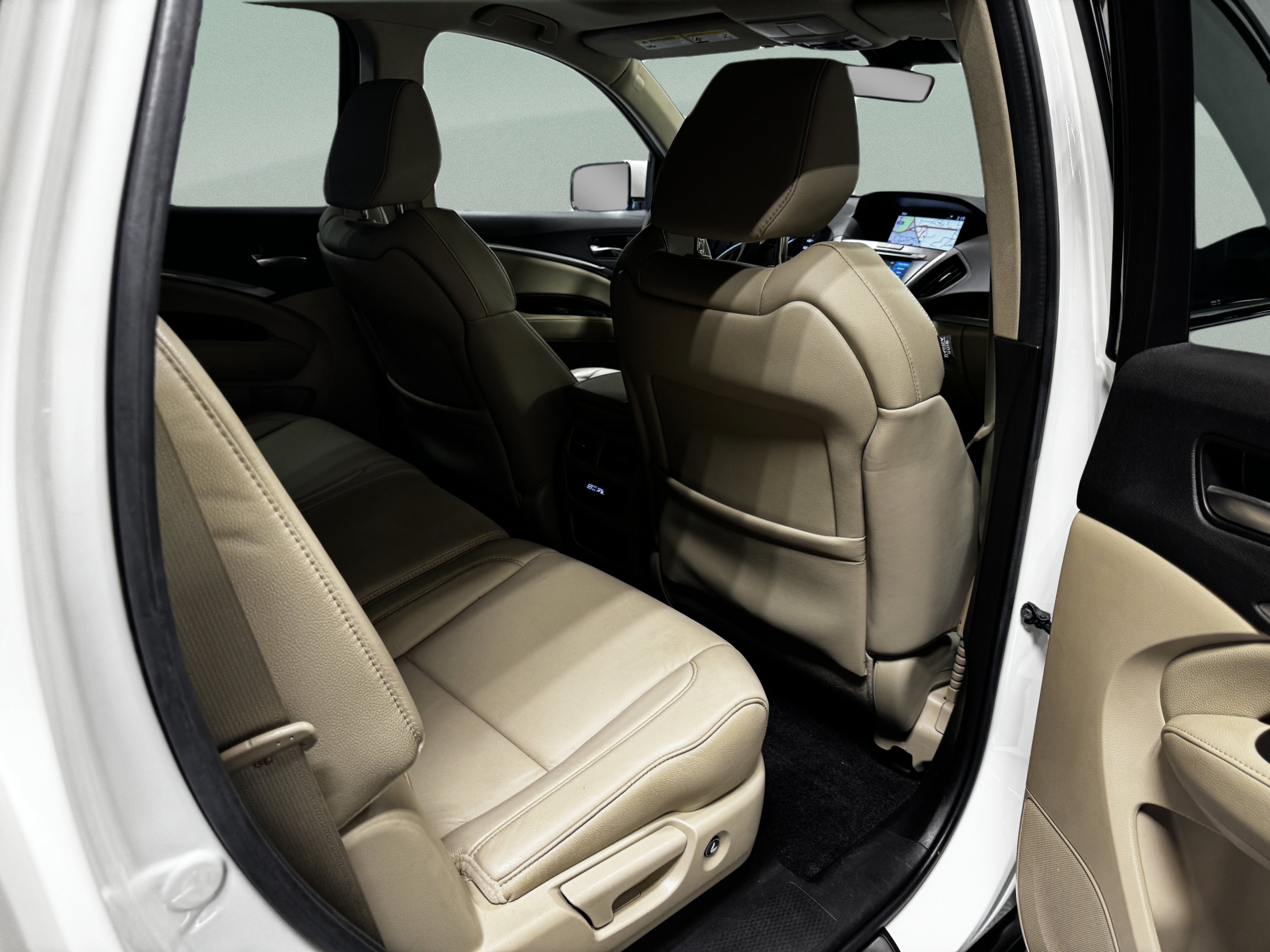 Certified 2018 Acura MDX w/ Technology Package FWD image 12