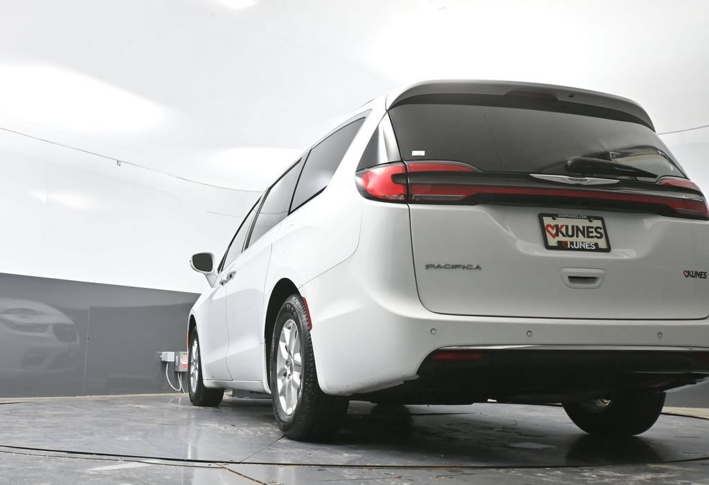 Used 2022 Chrysler Pacifica Touring-L FWD image 29