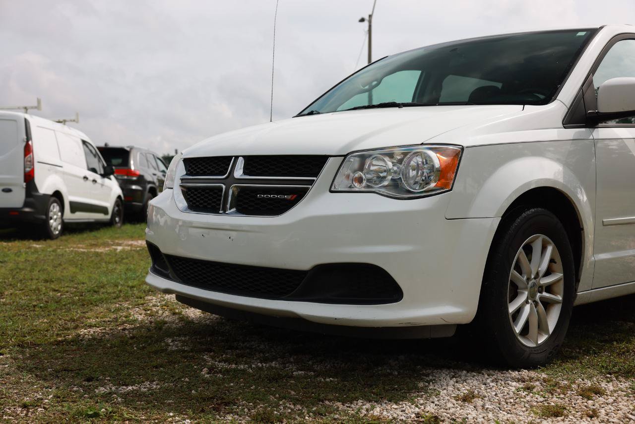Used 2016 Dodge Grand Caravan SXT w/ Rear Park Assist Package FWD image 29