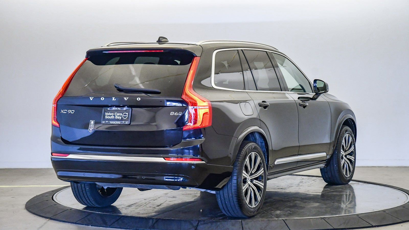 Certified 2025 Volvo XC90 B6 Ultra image 4