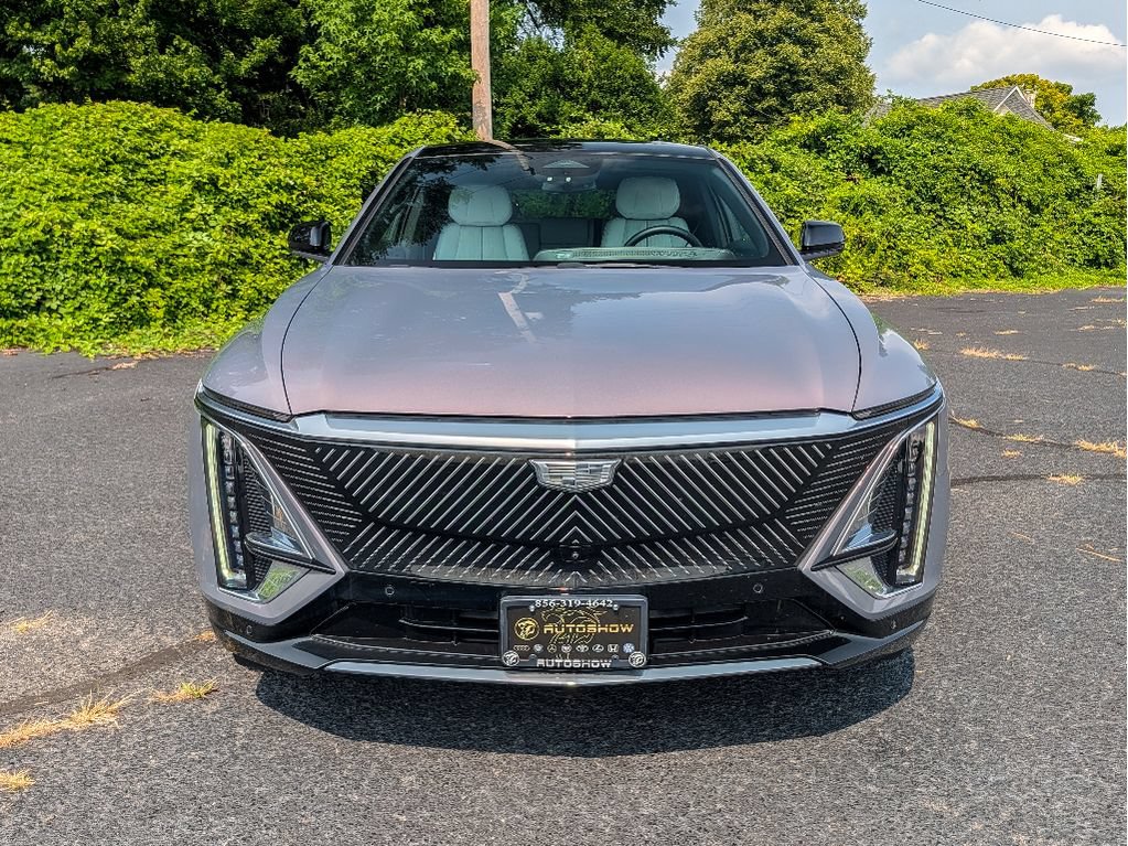 Used 2024 Cadillac Lyriq Luxury AWD/4WD image 2