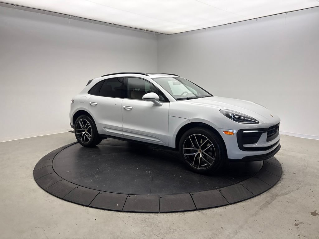 Certified 2023 Porsche Macan AWD/4WD image 7