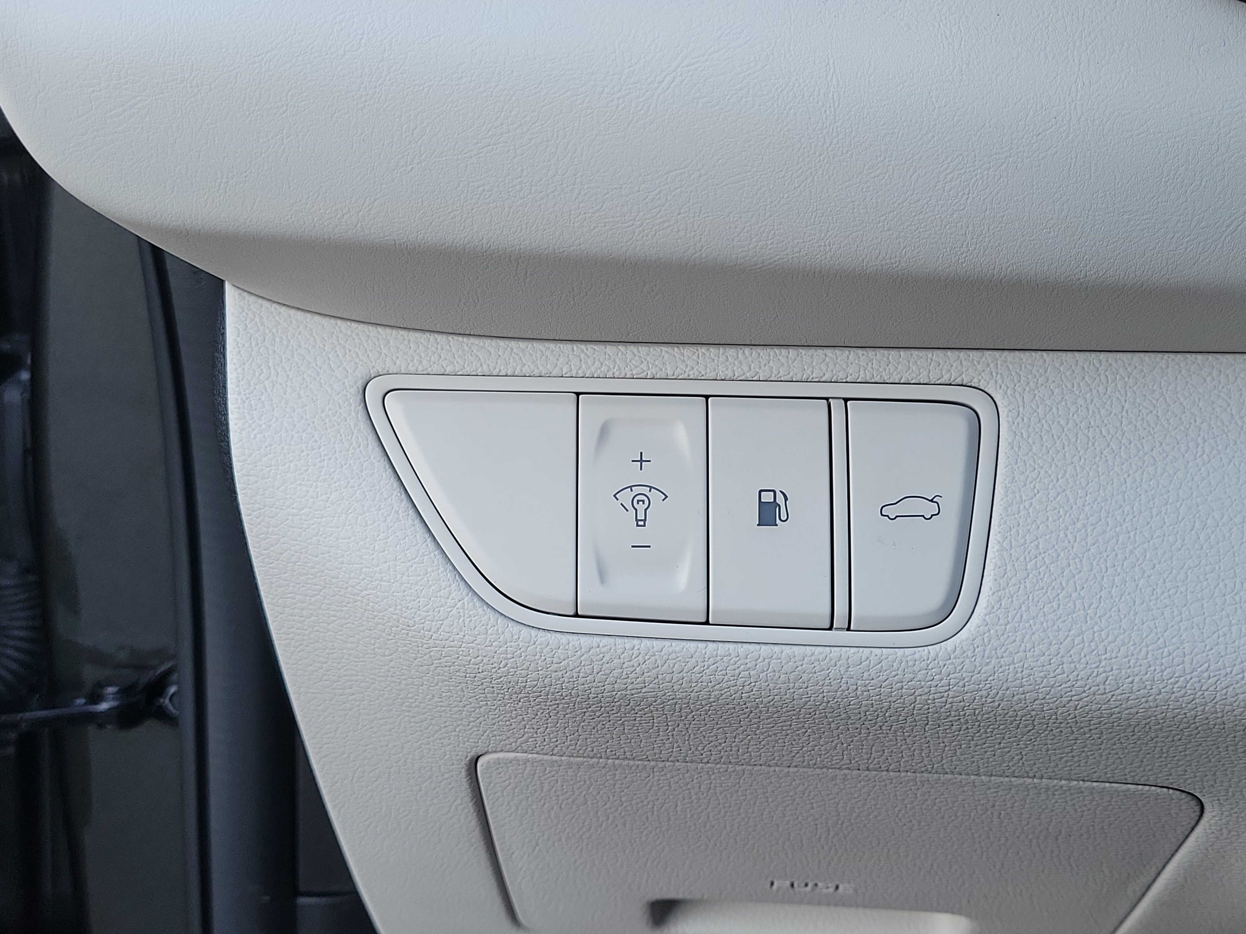 Certified 2025 Genesis G70 2.5T image 16