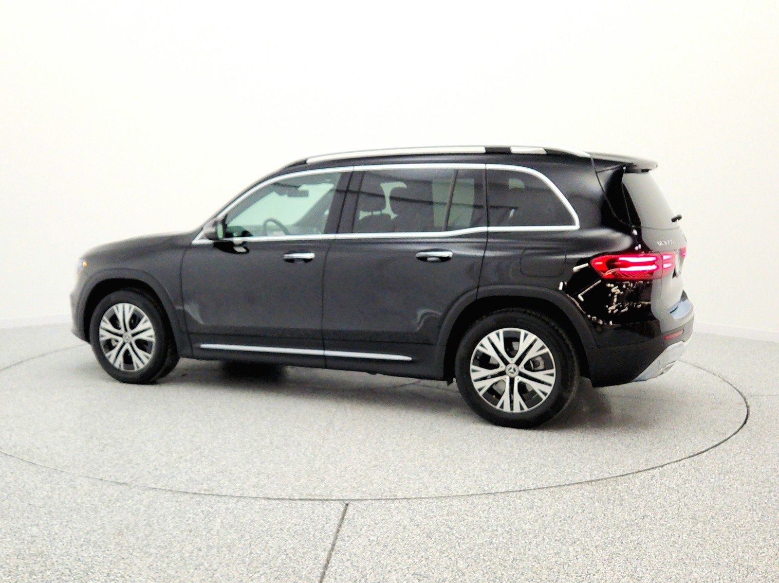 Used 2024 Mercedes-Benz GLB 250 image 8