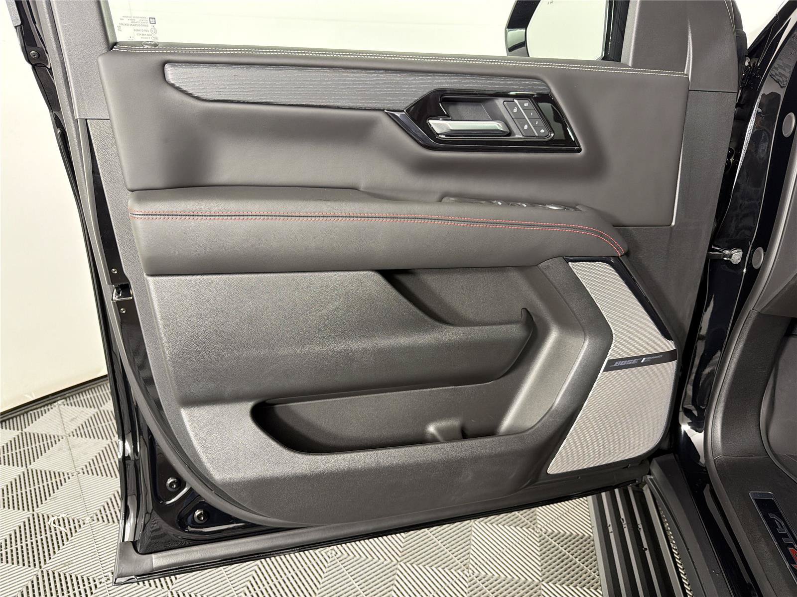 New 2026 GMC Yukon AT4 Ultimate w/ LPO, Floor Liner Package AWD/4WD image 9