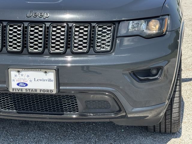 Used 2017 Jeep Grand Cherokee Altitude AWD/4WD image 9