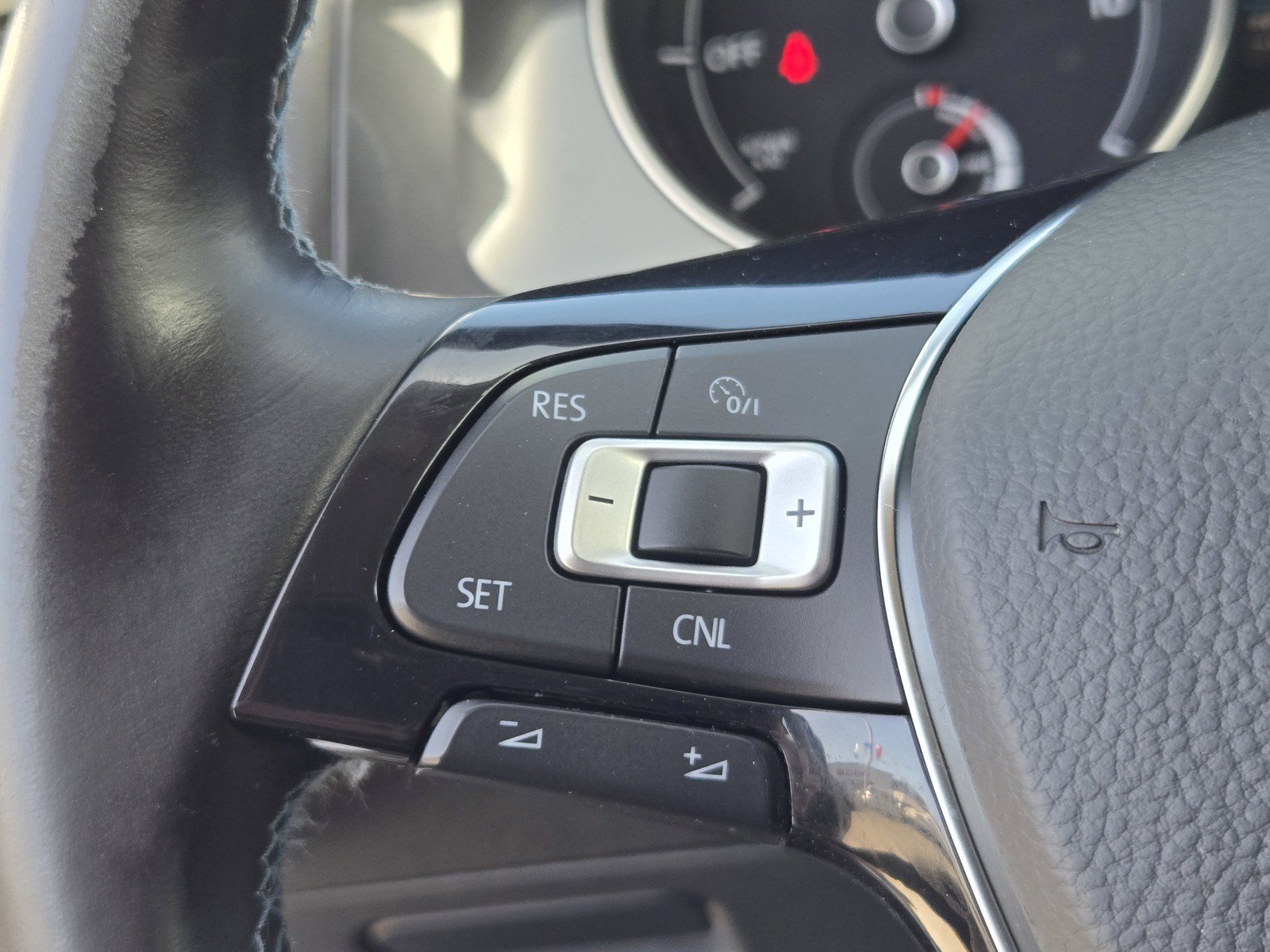Used 2017 Volkswagen e-Golf SE FWD image 22