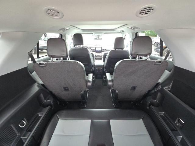 Used 2023 Ford Explorer XLT w/ Equipment Group 202A RWD image 15