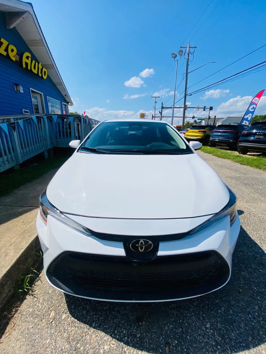 Used 2025 Toyota Corolla LE FWD image 6