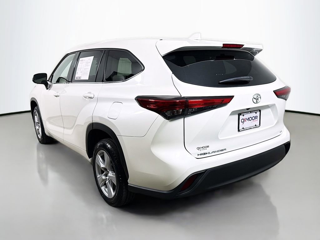 Used 2021 Toyota Highlander LE FWD image 5