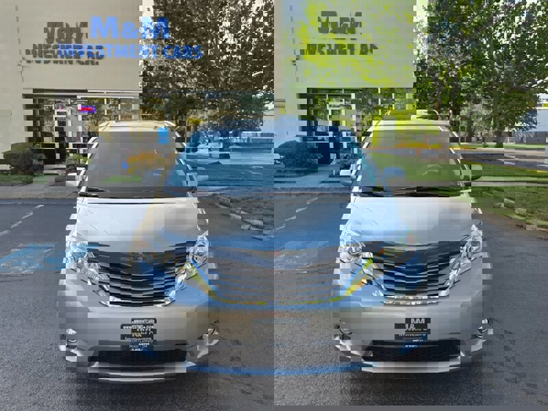 Used 2014 Toyota Sienna XLE image 67