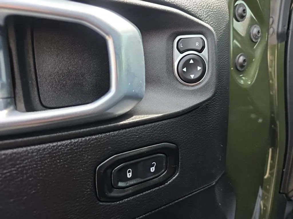 Used 2021 Jeep Gladiator Rubicon AWD/4WD image 14