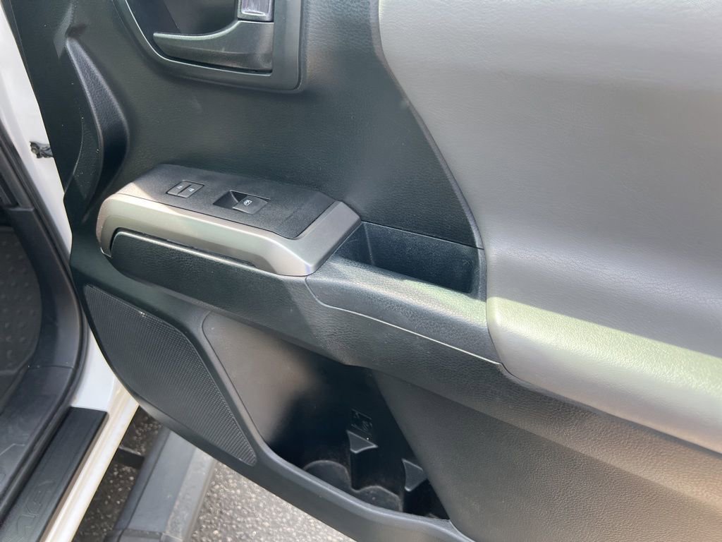 Used 2017 Toyota Tacoma SR5 image 17