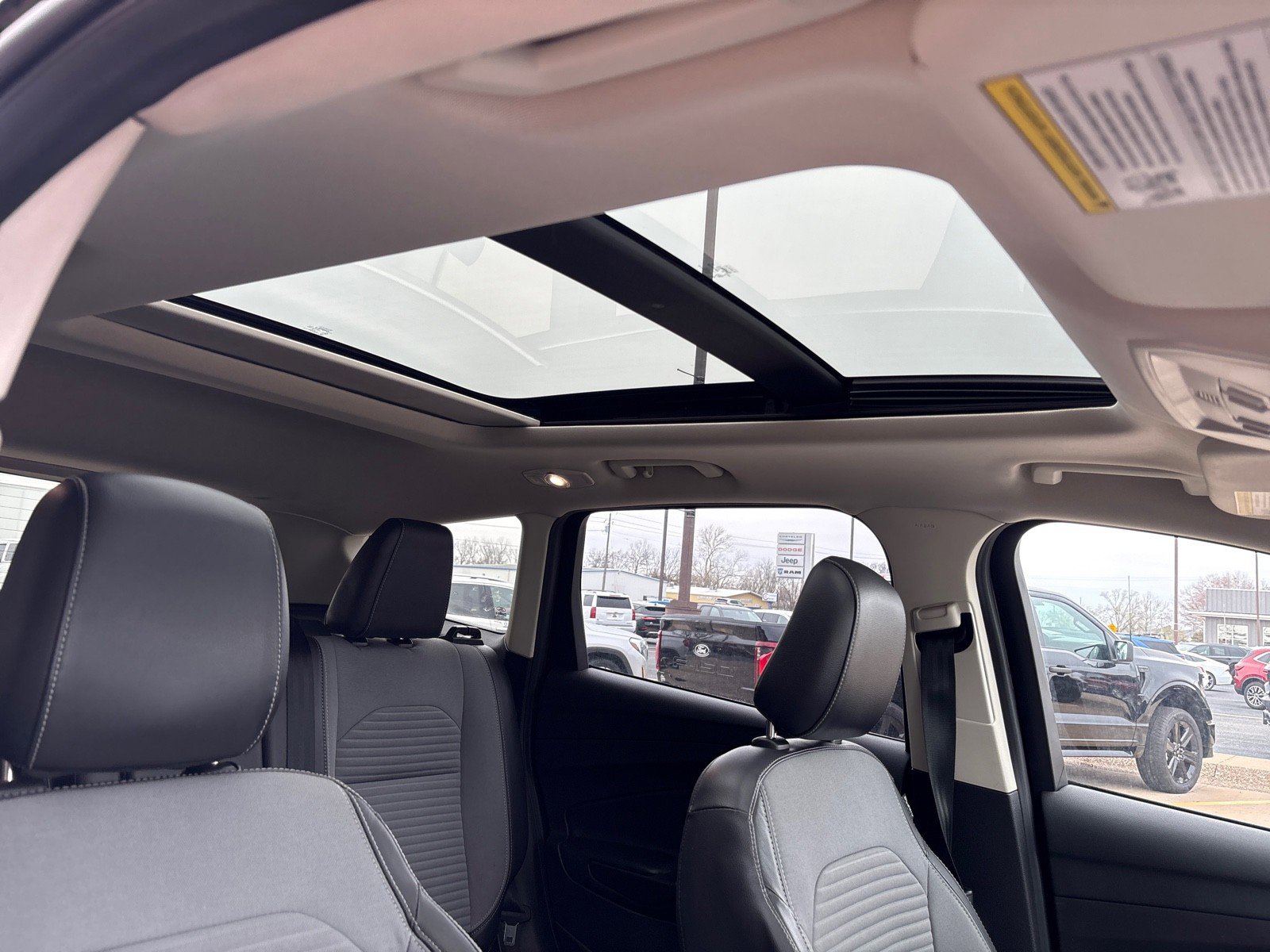 Used 2018 Ford Escape SE w/ SE Sport Appearance Package image 8