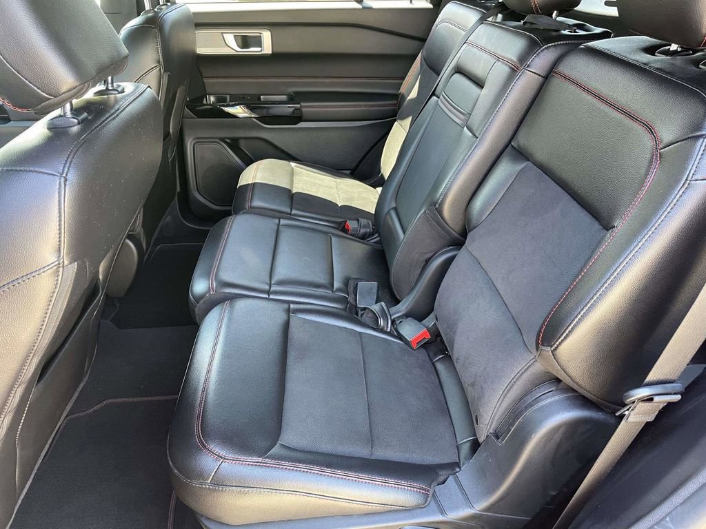 Used 2022 Ford Explorer ST-Line RWD image 12