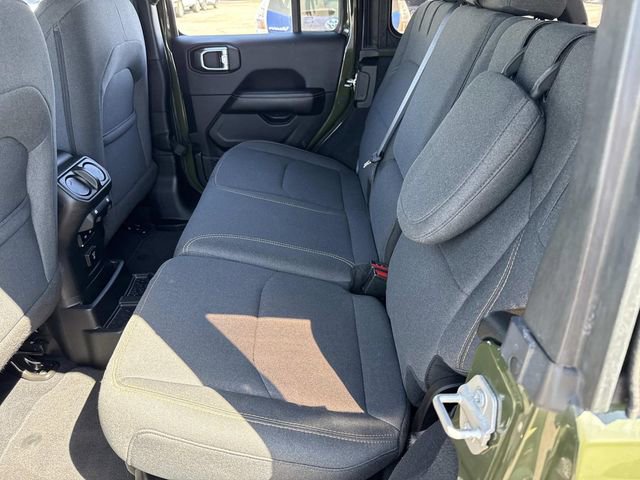 Used 2024 Jeep Wrangler Unlimited Sahara w/ Technology Group AWD/4WD image 19