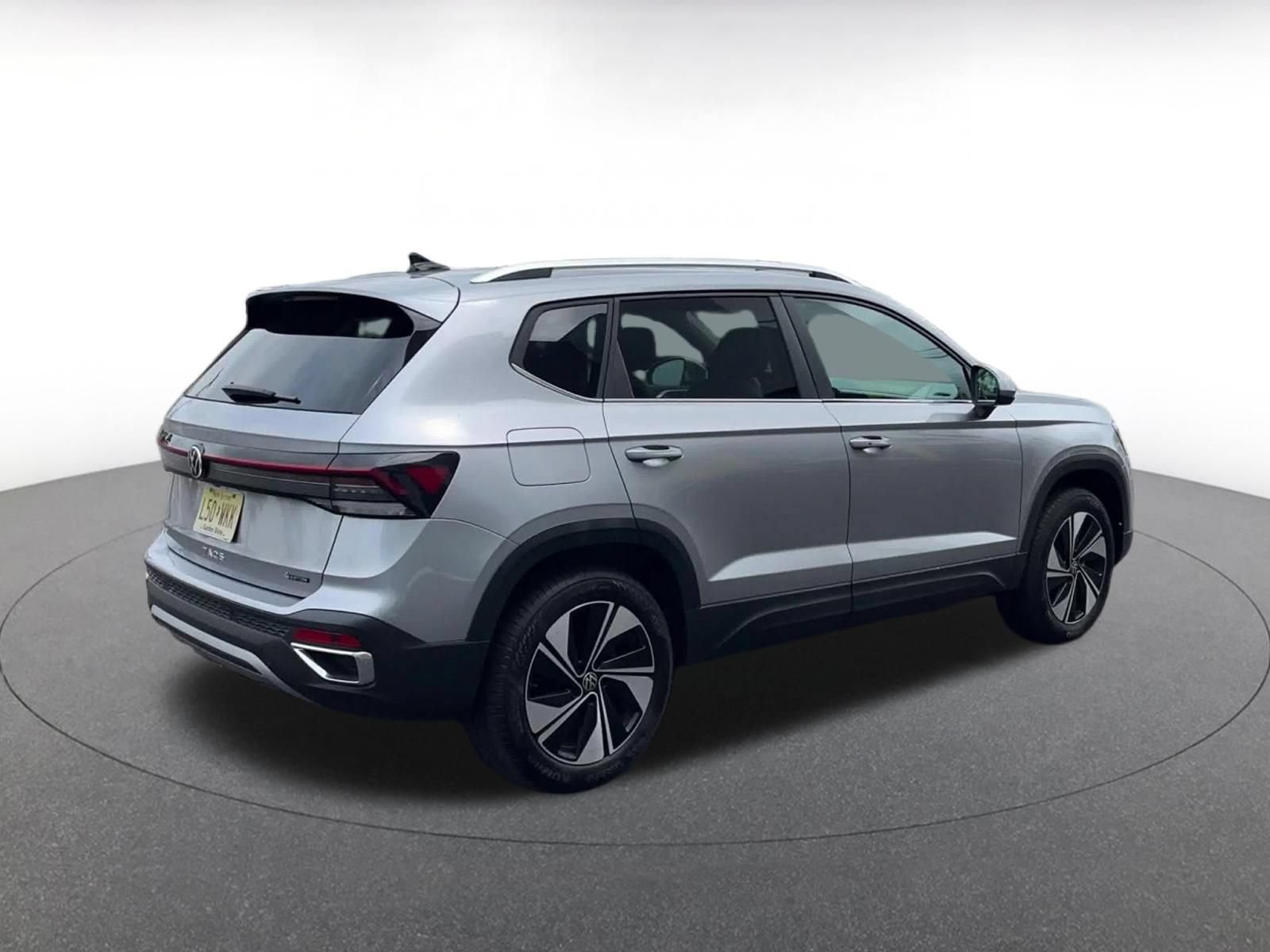 Used 2026 Volkswagen Taos SE AWD/4WD image 15
