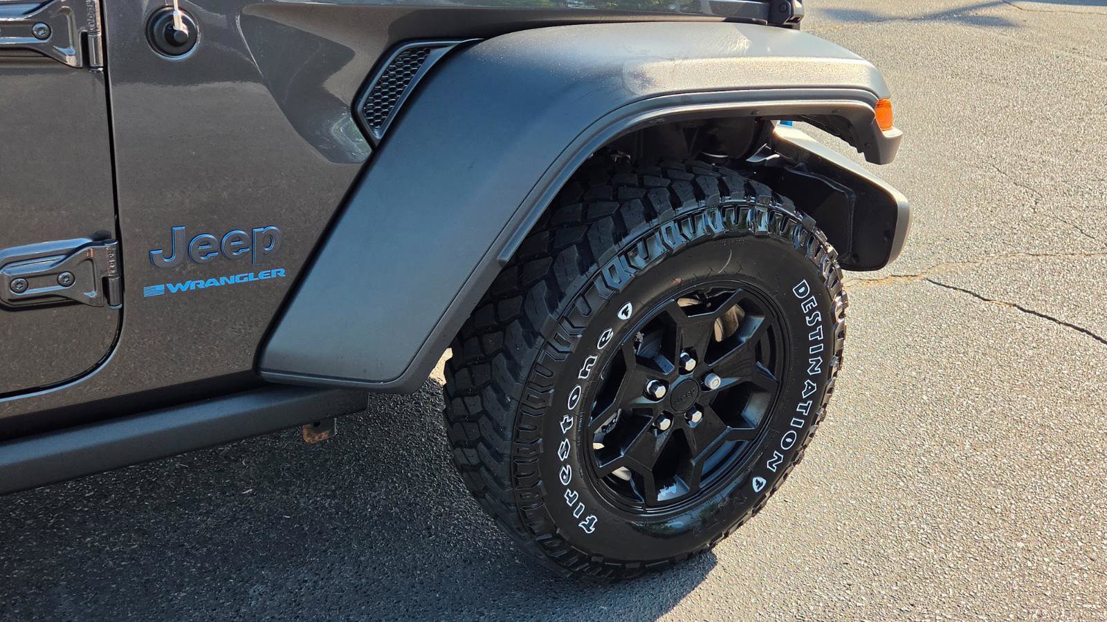 Used 2023 Jeep Wrangler Unlimited w/ Cold Weather Group image 18