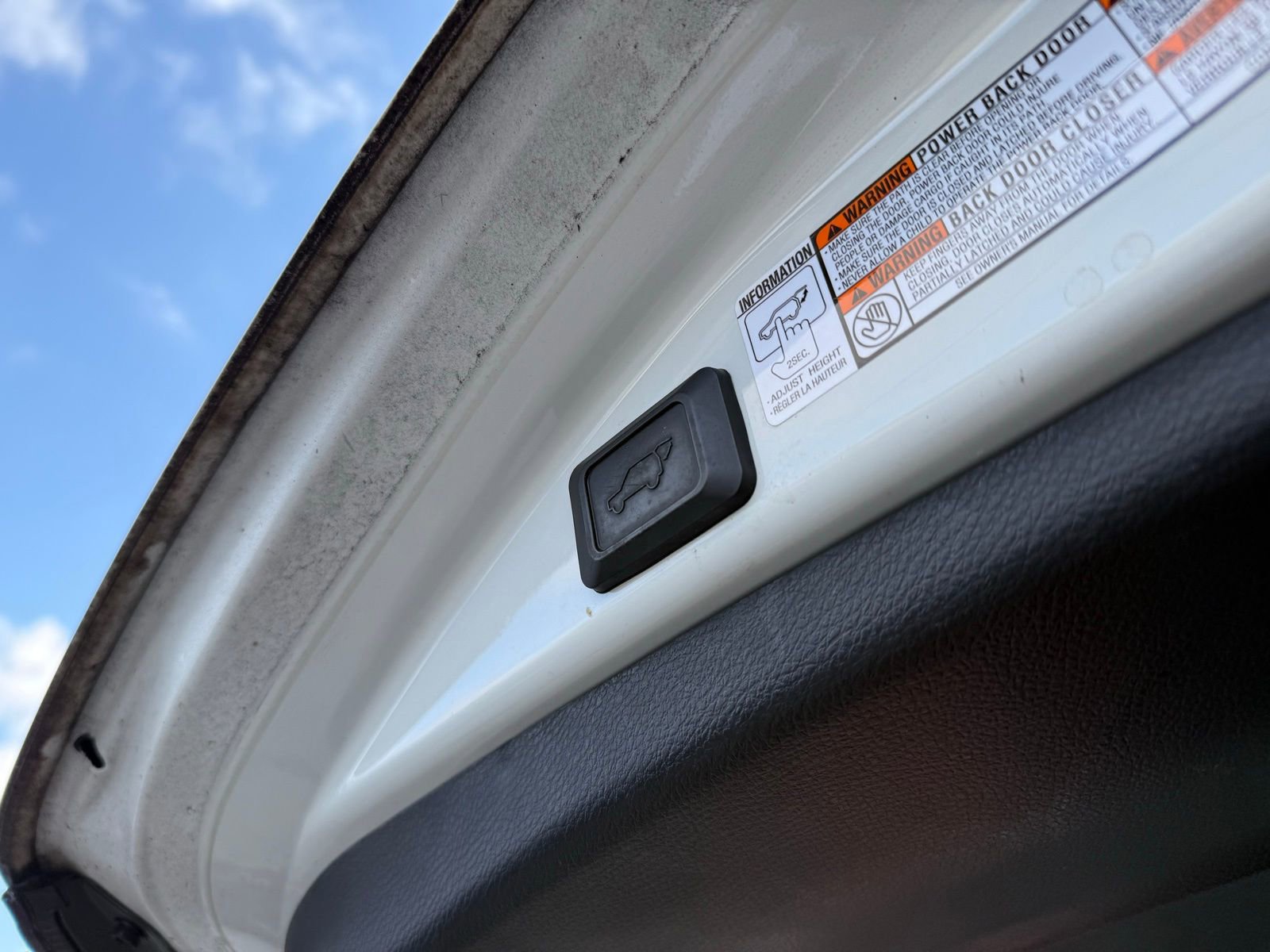 Used 2015 Toyota RAV4 Limited image 19