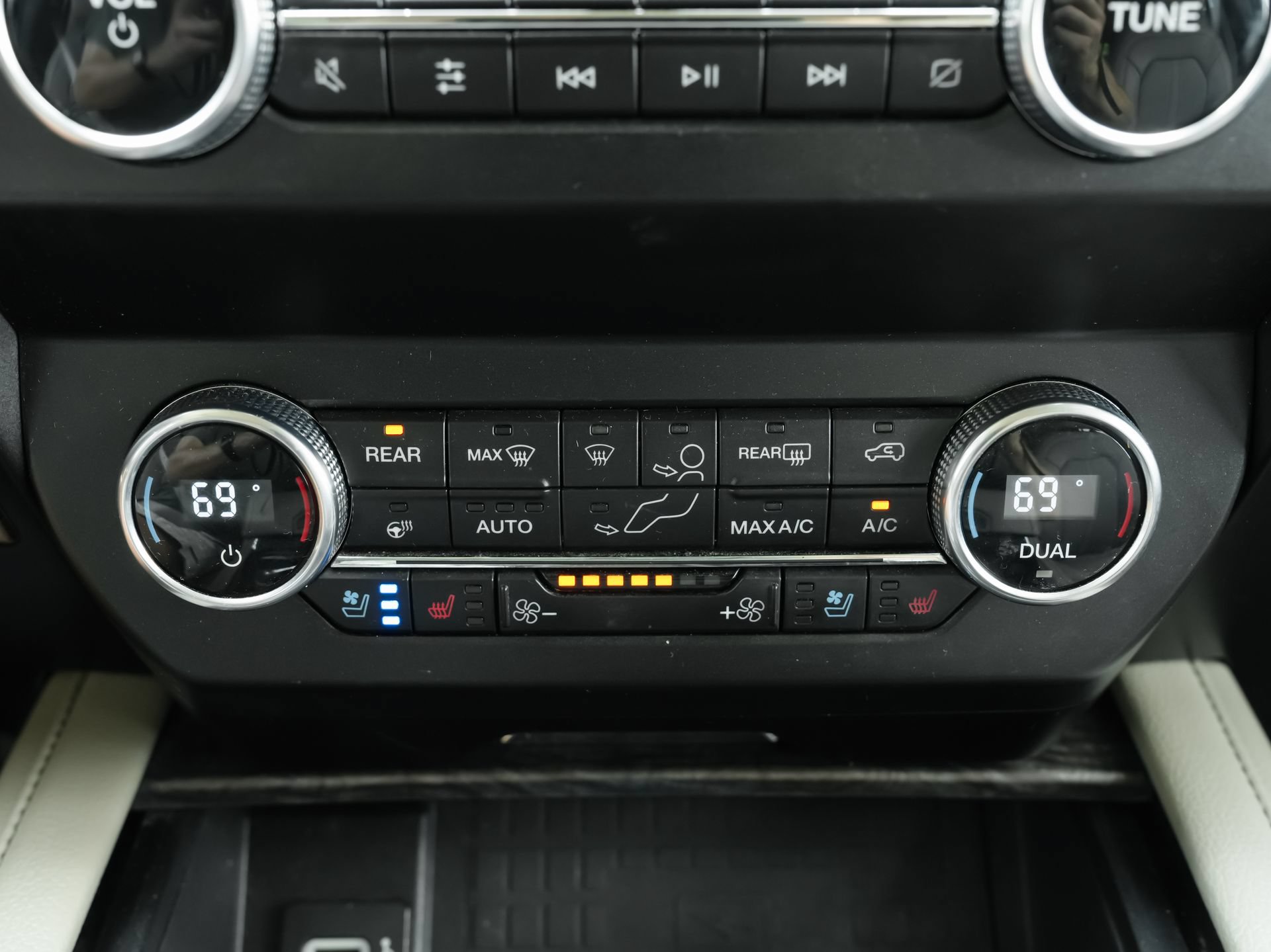 Used 2019 Ford Expedition Limited w/ Equipment Group 301A RWD image 17