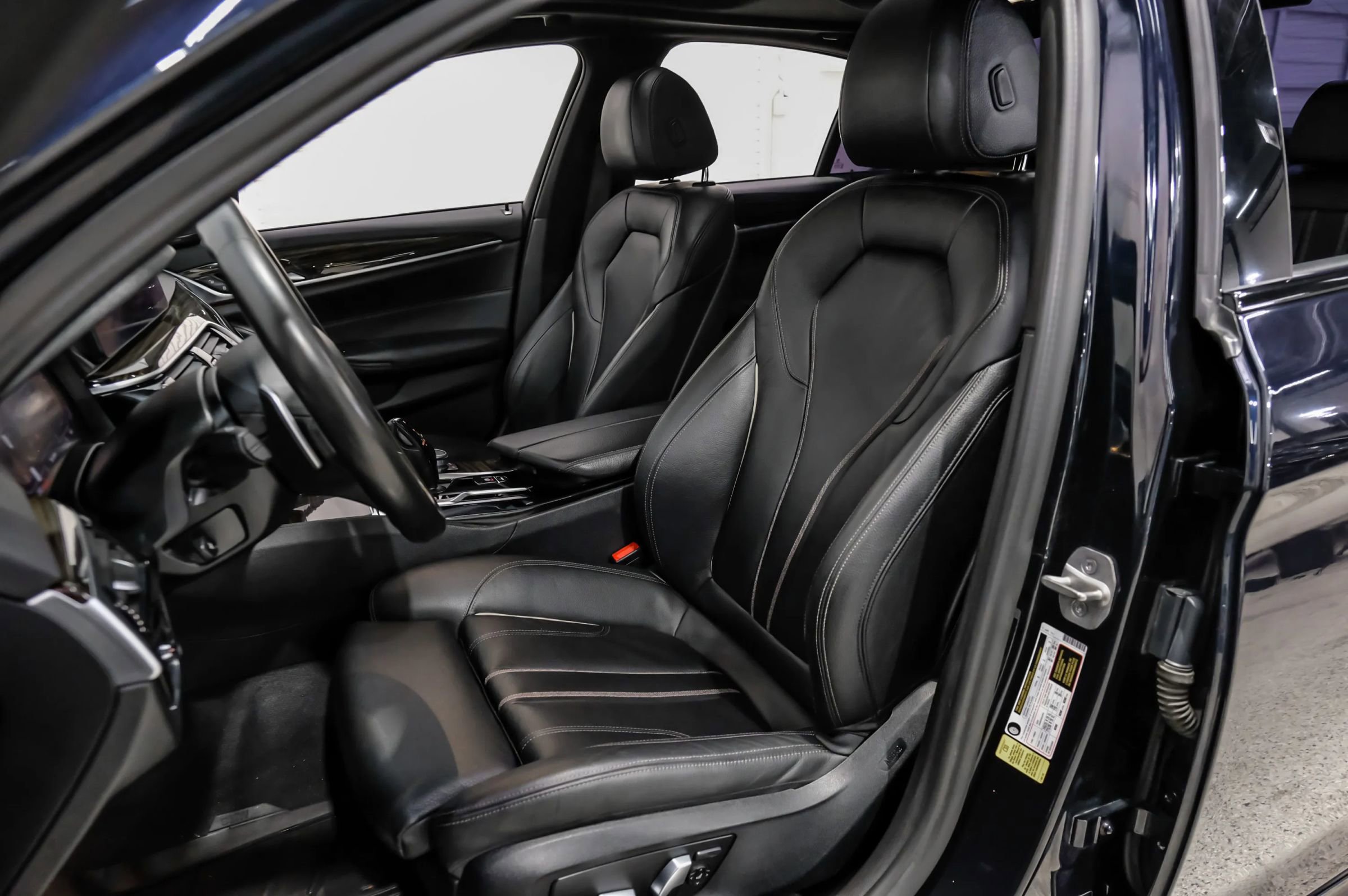 Used 2022 BMW 540i w/ M Sport Package RWD image 40