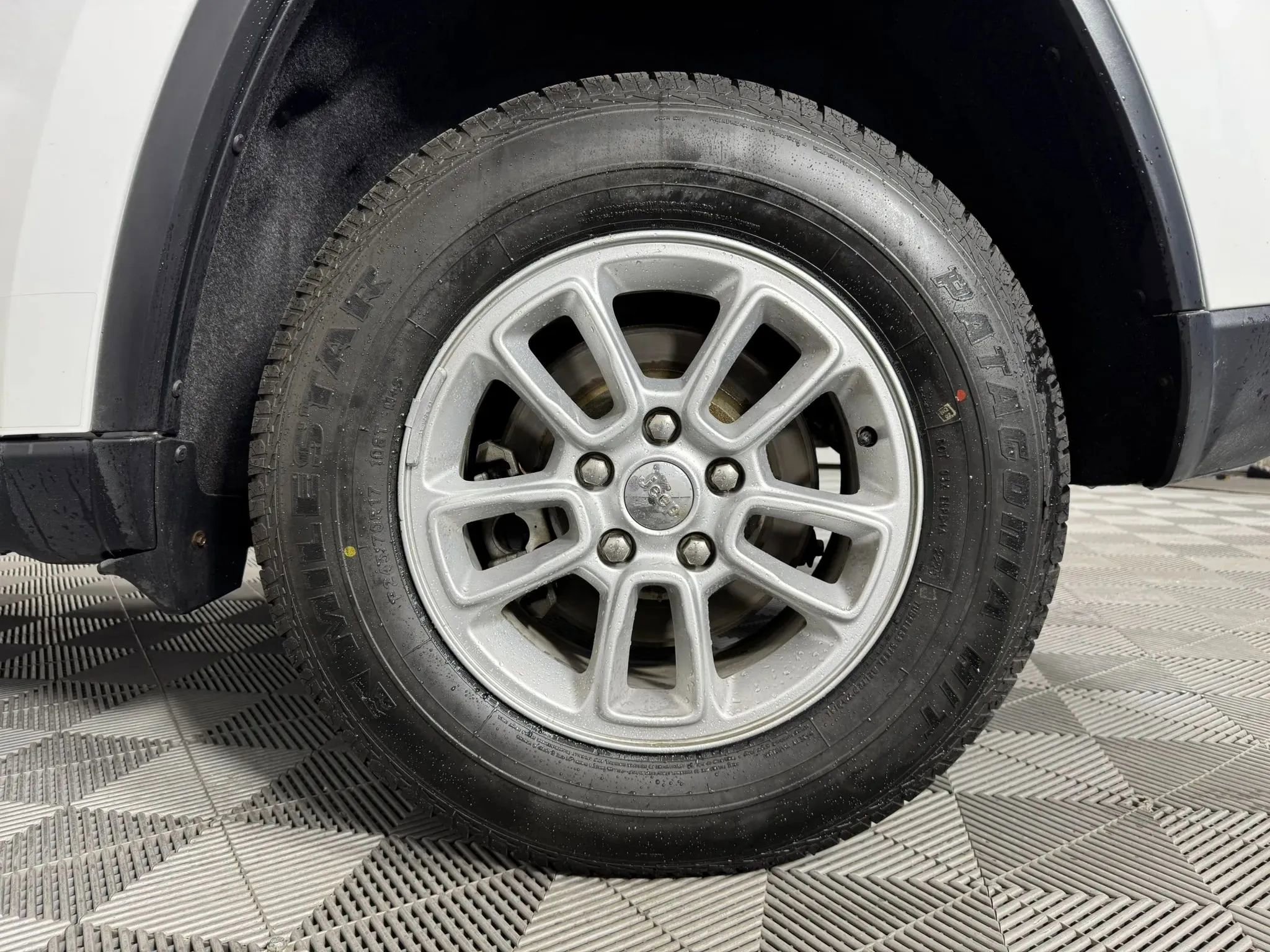 Used 2018 Jeep Grand Cherokee Laredo AWD/4WD image 40
