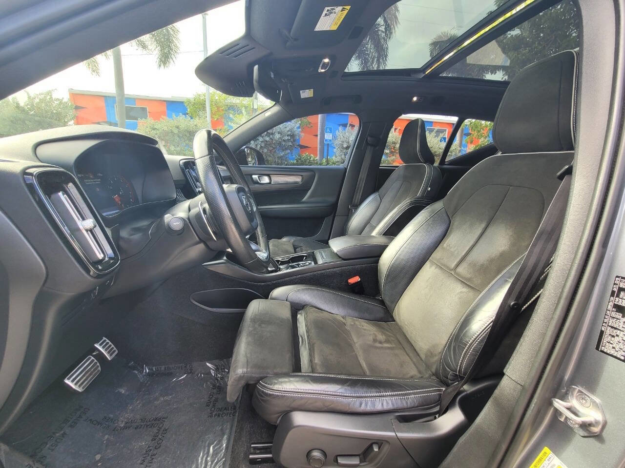 Used 2019 Volvo XC40 T5 R-Design image 16