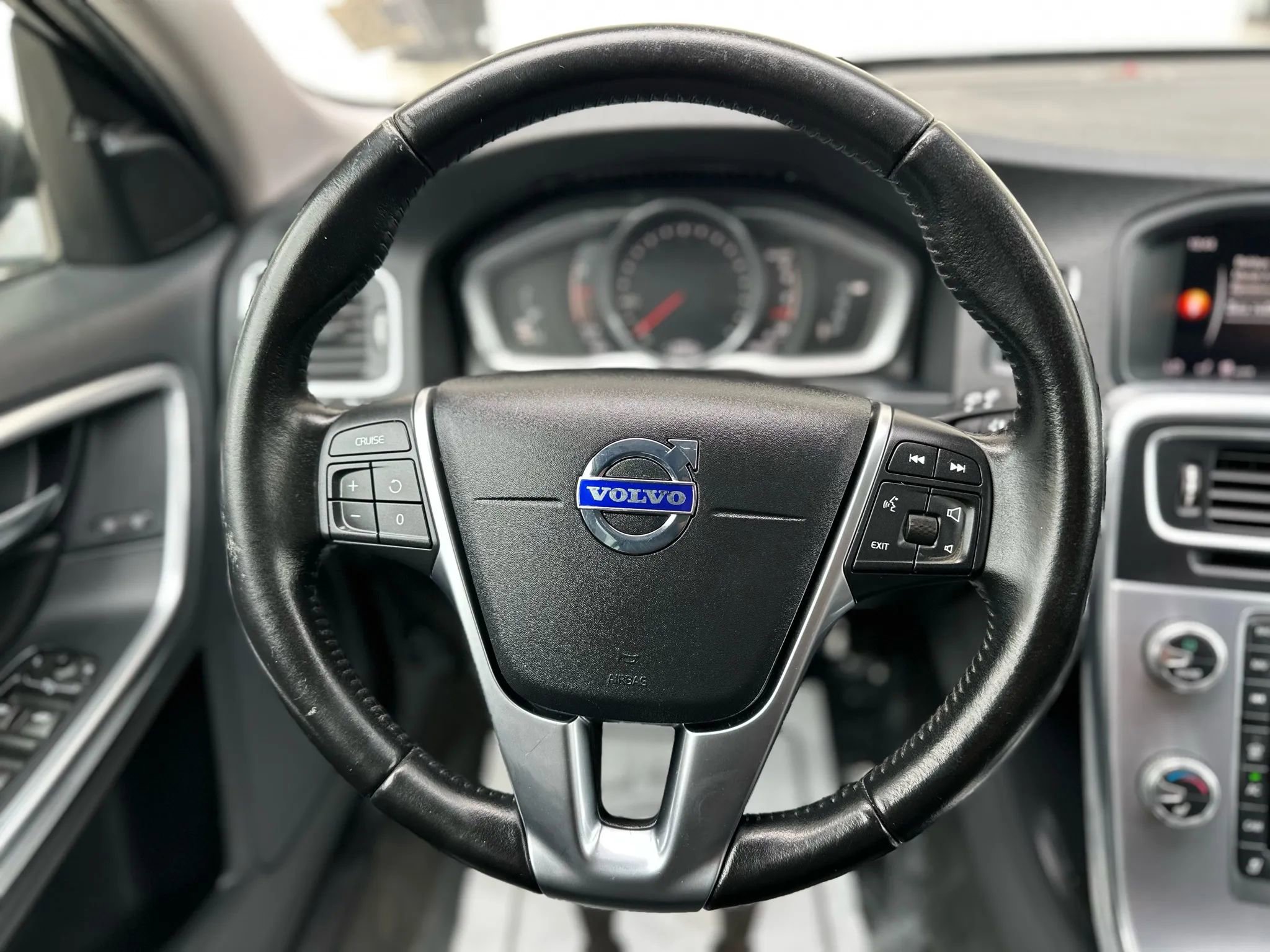 Used 2017 Volvo V60 T5 Cross Country w/ Convenience Package image 21