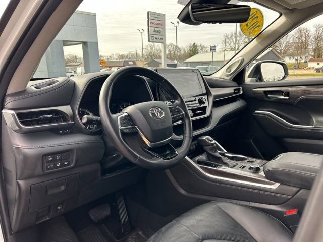 Used 2020 Toyota Highlander Limited image 29