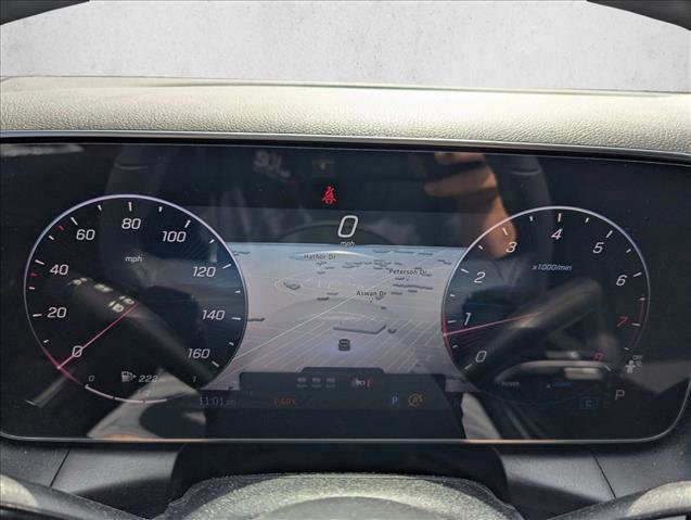 Used 2025 Mercedes-Benz GLC 300 4MATIC image 9