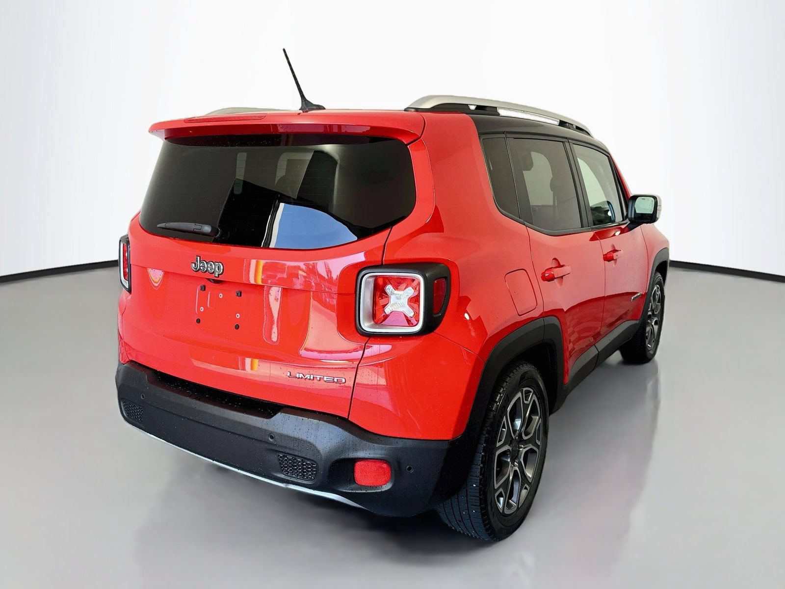 Used 2017 Jeep Renegade Limited w/ Advanced Technology Group FWD image 7
