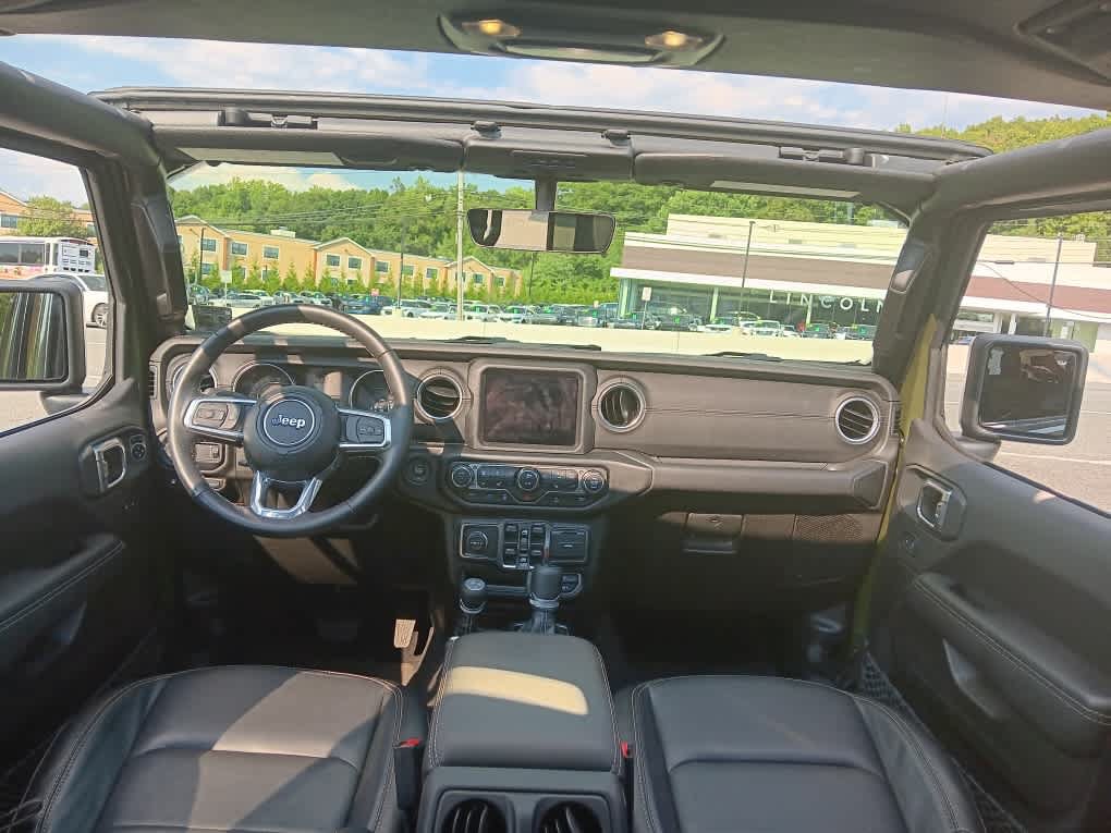 Used 2023 Jeep Wrangler Unlimited Sahara w/ Cold Weather Group AWD/4WD image 23