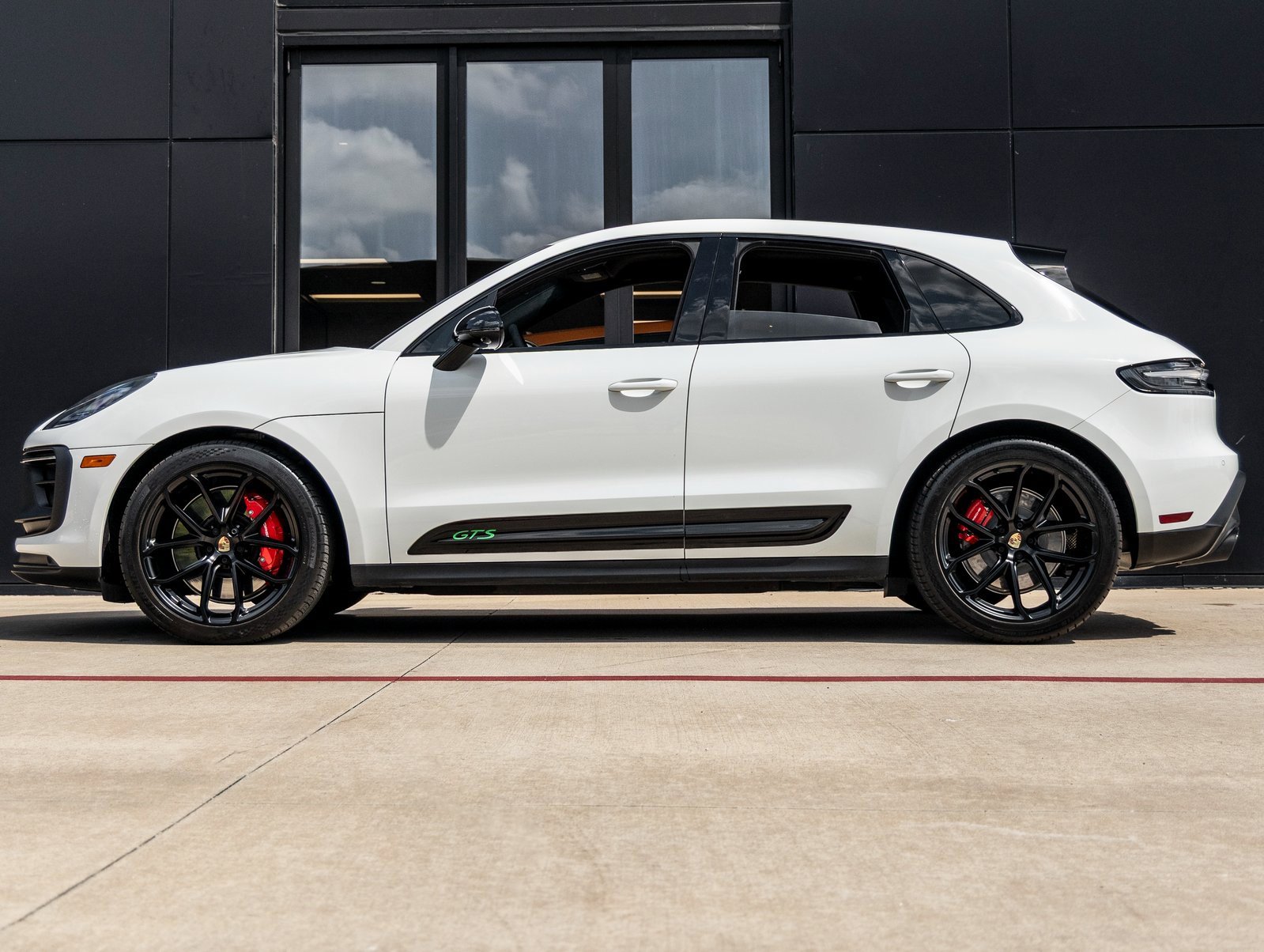 Used 2023 Porsche Macan GTS image 2