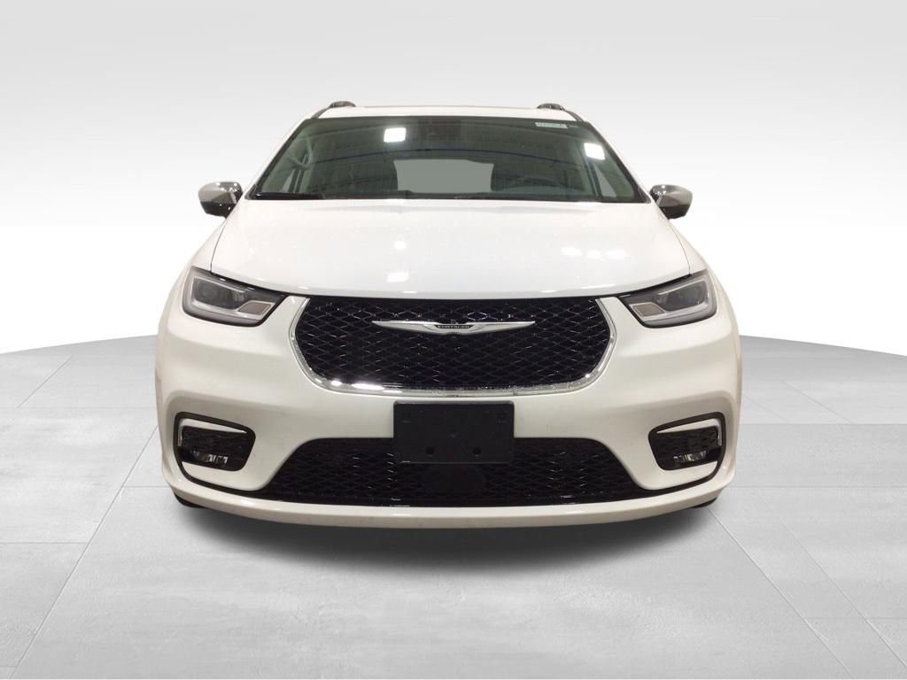 Used 2023 Chrysler Pacifica Limited w/ Trailer Tow Group AWD/4WD image 7