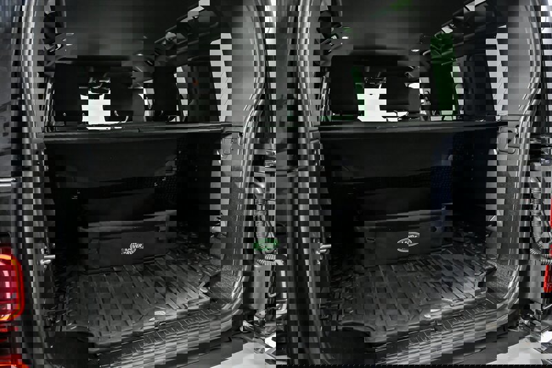 Used 2021 Land Rover Defender 110 image 13