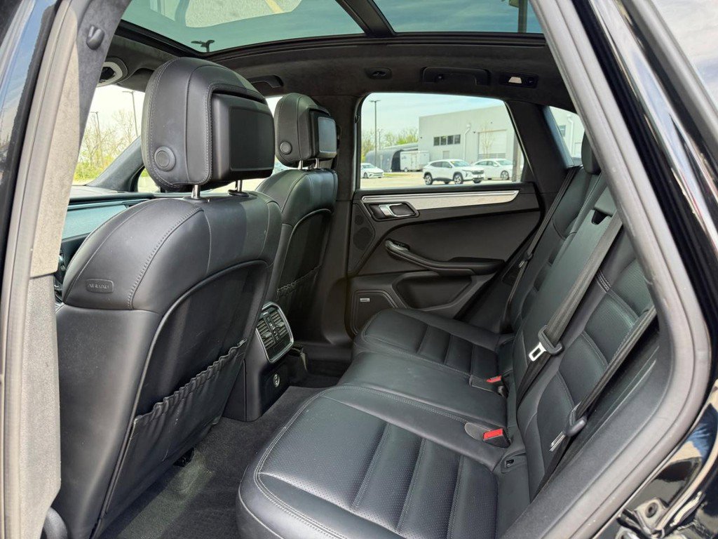 Used 2020 Porsche Macan Turbo AWD/4WD image 11