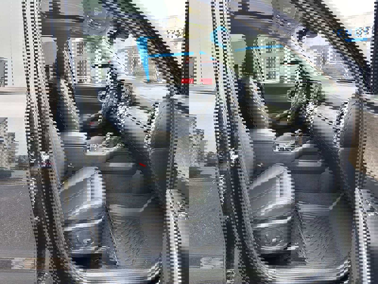 Used 2023 Kia Sorento EX w/ Panoramic Sunroof Package image 34