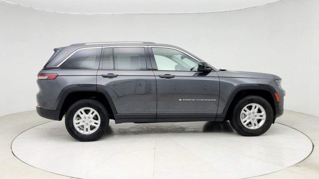 Used 2022 Jeep Grand Cherokee Laredo w/ Luxury Tech Group I image 4
