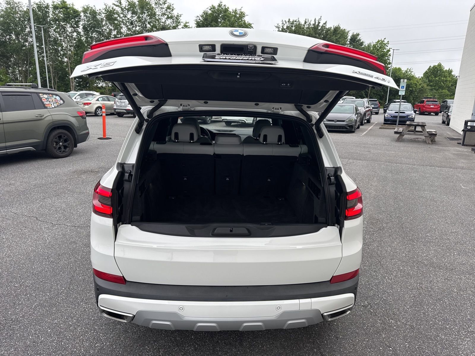 Used 2023 BMW X5 xDrive40i w/ Premium Package AWD/4WD image 10