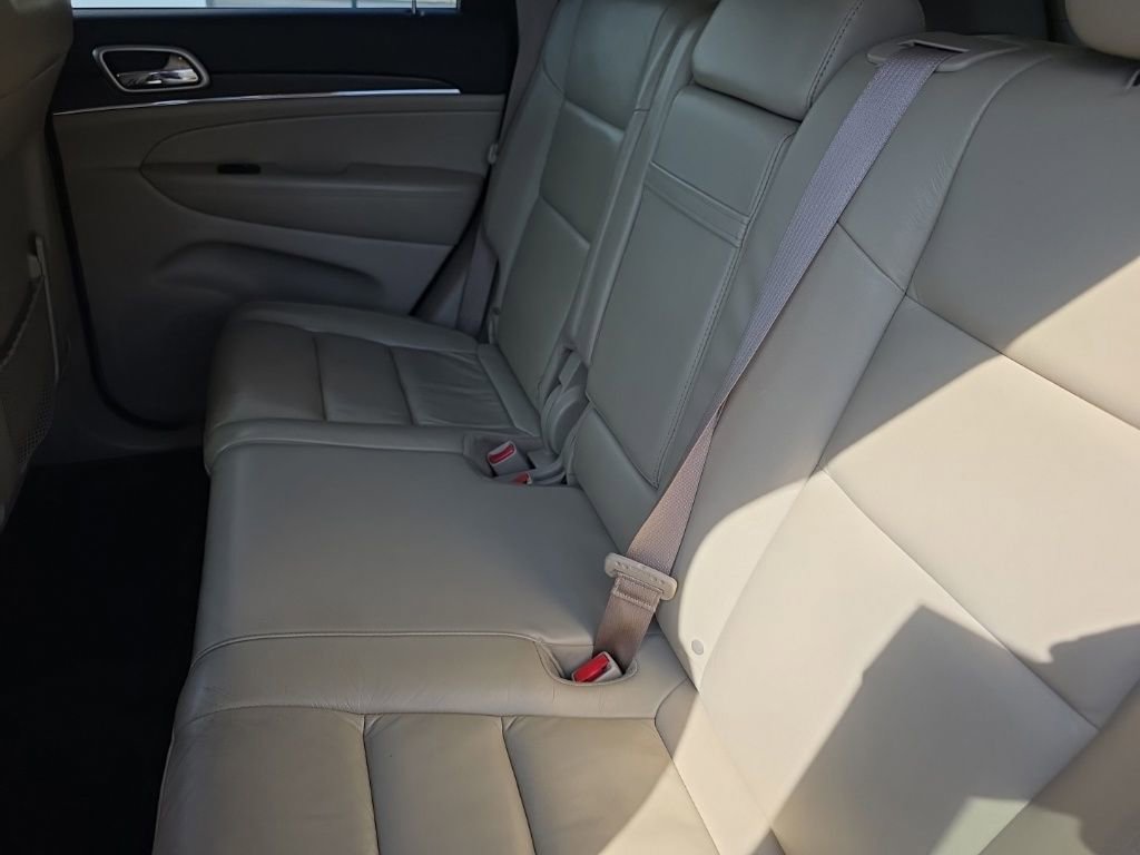 Used 2017 Jeep Grand Cherokee Limited image 17