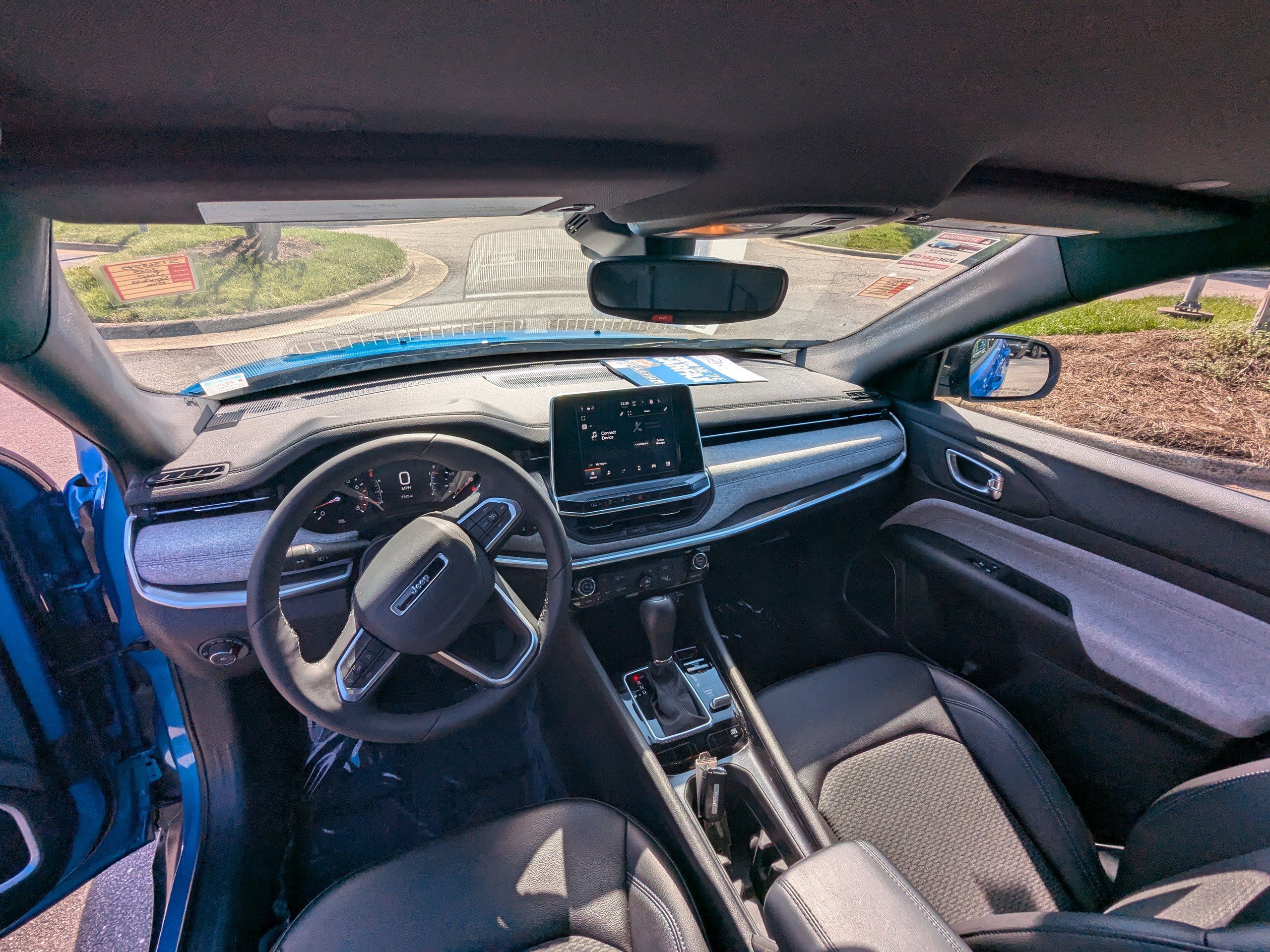 Certified 2025 Jeep Compass Latitude image 12