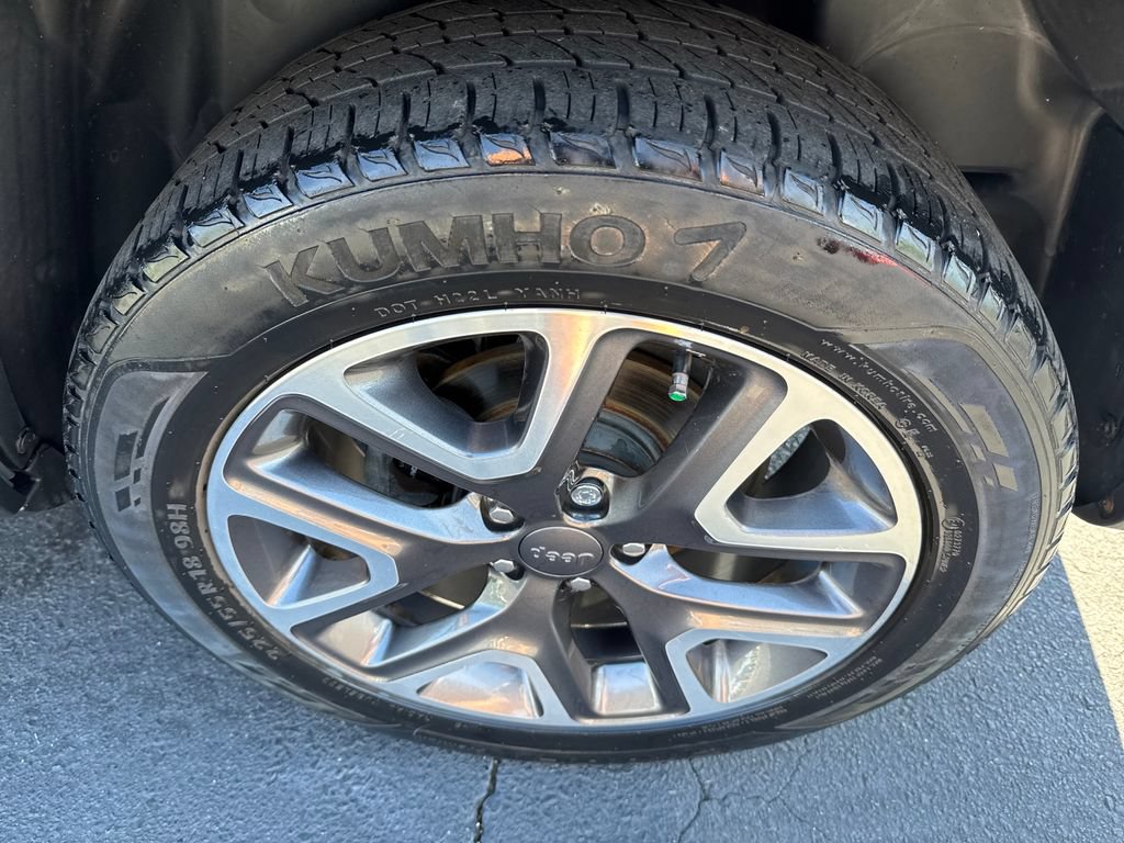 Used 2017 Jeep Renegade Latitude AWD/4WD image 34