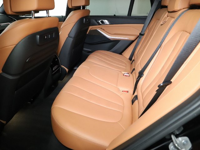 Used 2022 BMW X5 xDrive40i w/ M Sport Package AWD/4WD image 17