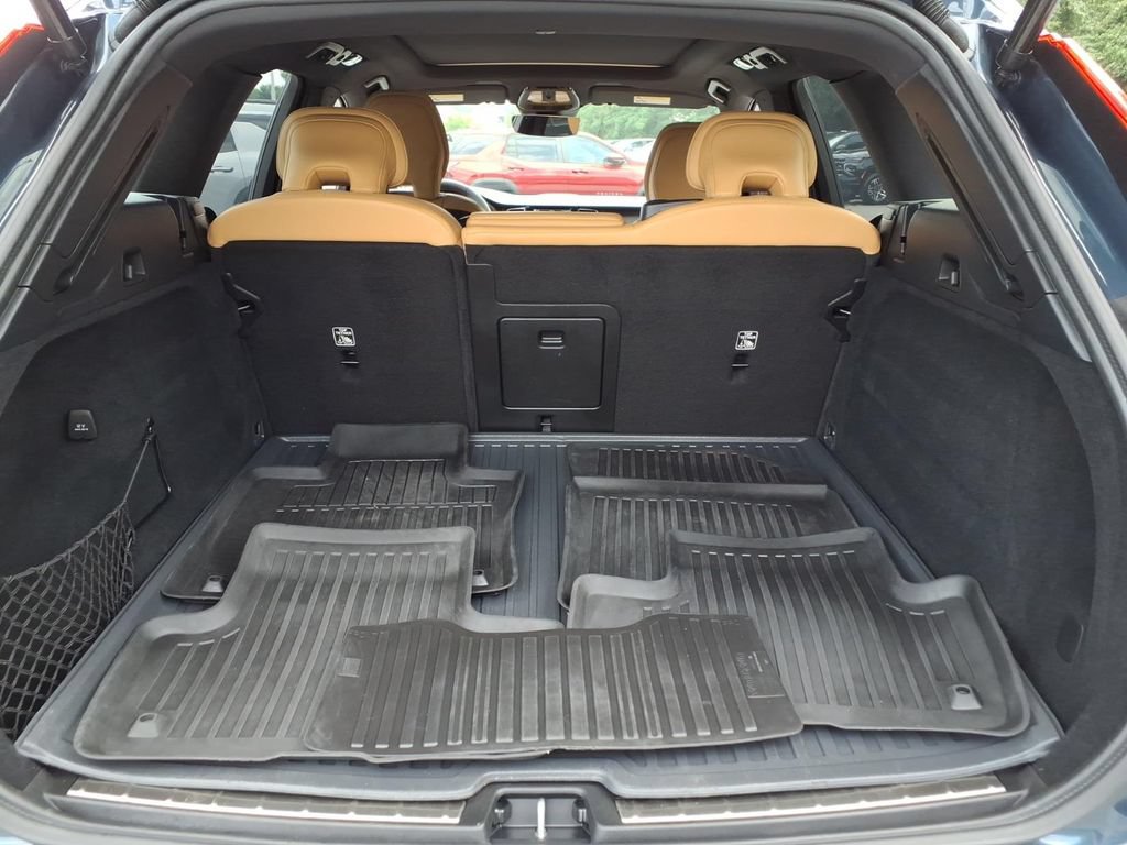 Used 2024 Volvo XC60 B5 Ultimate w/ Protection Package Premier AWD/4WD image 20