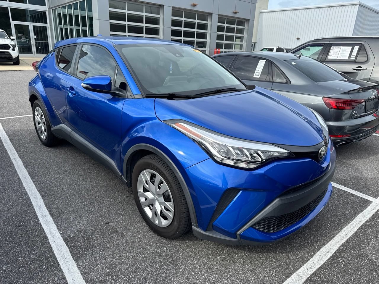 Used 2020 Toyota C-HR LE FWD image 2